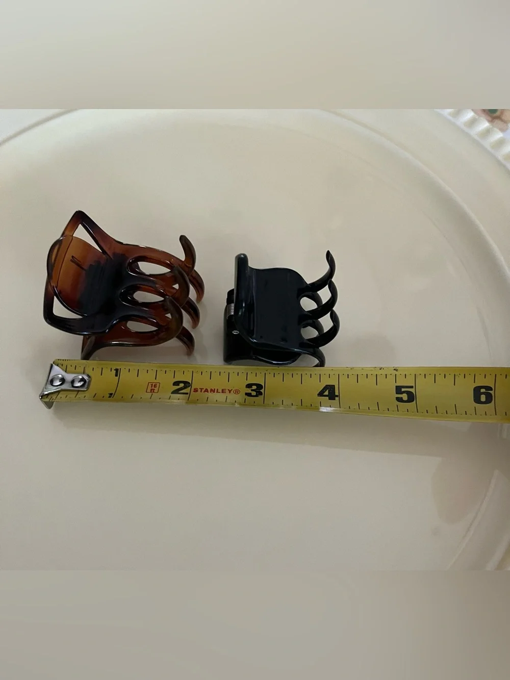 Set of 2 Medium Claw Clips